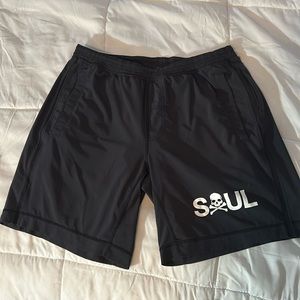 Men’s XL 7 inch lululemon shorts. Small snag see pics.